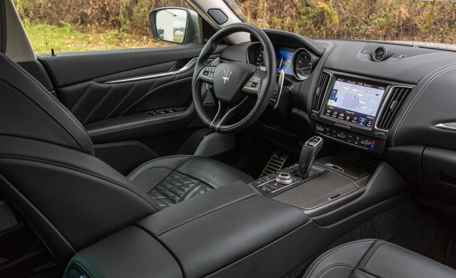 Интерьер Maserati Levante GTS 2018 года  (NA) (фото 29 из 40)